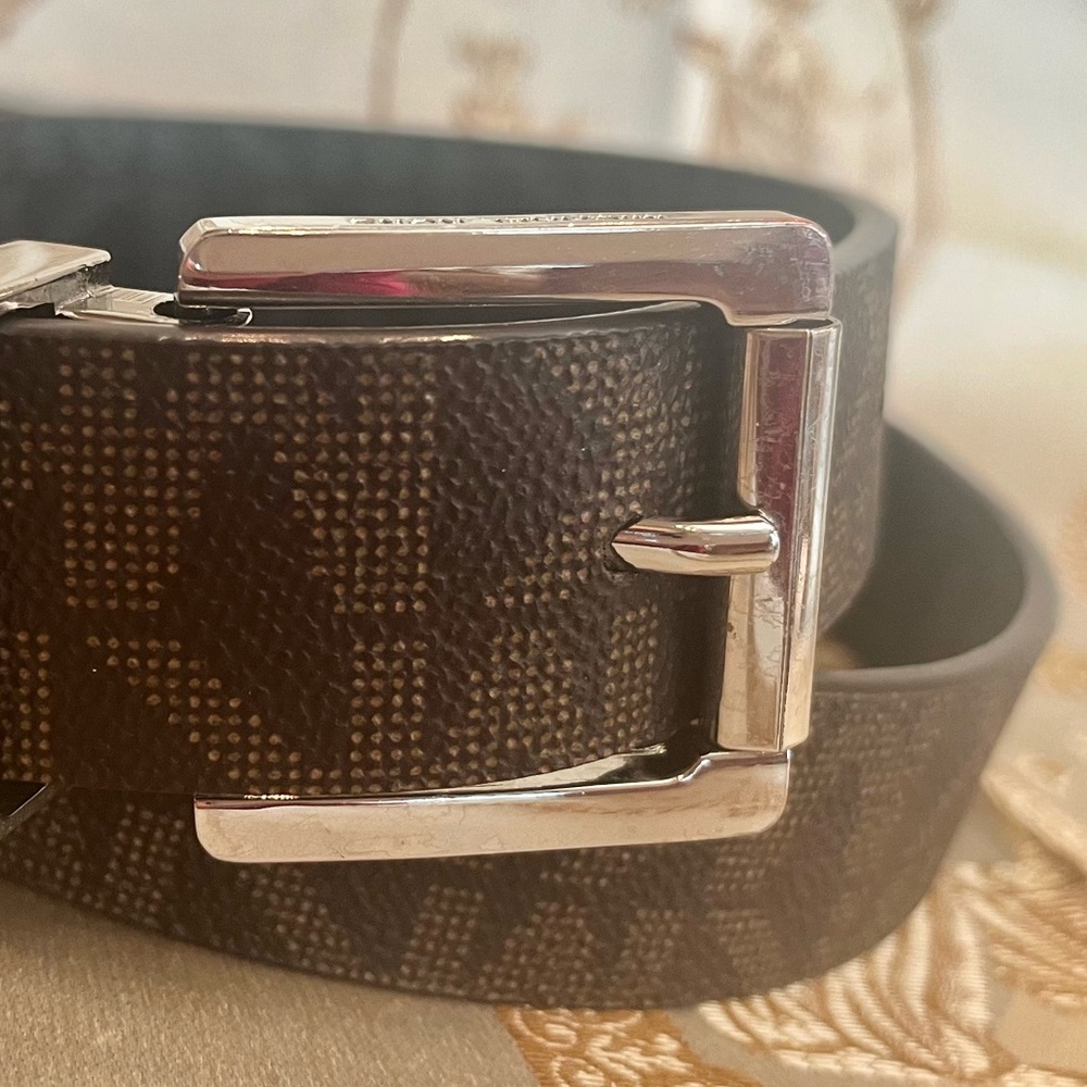MICHAEL KORS Reversible Black/Brown Logo Belt, Square Silver-tone Buckle, M